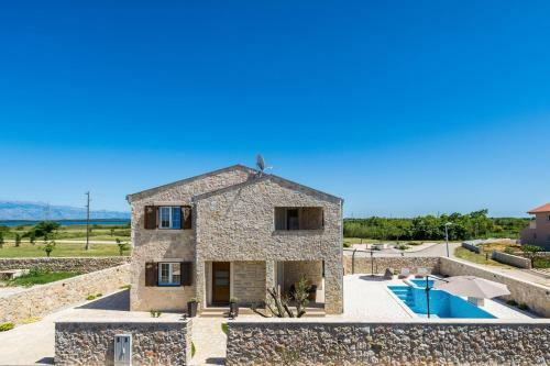 Villa Stancija Privlaka 2 With Heated Pol