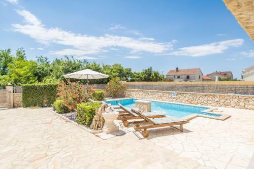 Villa Karin With Heated Pool