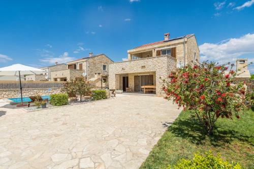 Villa Karin With Heated Pool