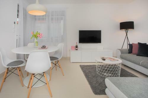 Apartment Luni