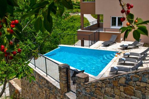 Luxury Villa Mosor, Heated Pool Whirpool, Near The See