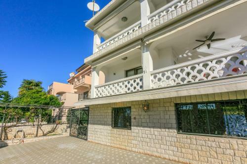 Apartment Eni Selce
