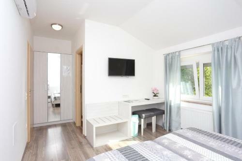 Hostal Rooms With A Parking Space Slunj, Plitvice - 17485