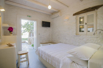 Petros Place Hotel