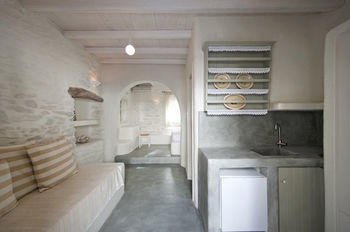 Petros Place Hotel