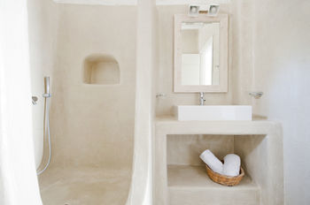 Petros Place Hotel