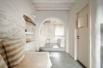 Petros Place Hotel