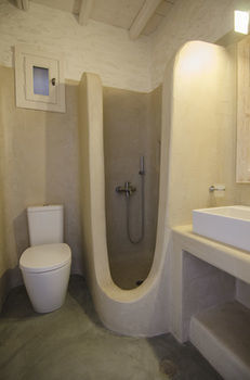 Petros Place Hotel