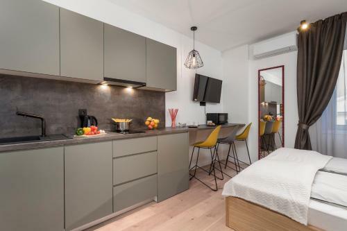 Deluxe Apartments & Rooms "in The Center"