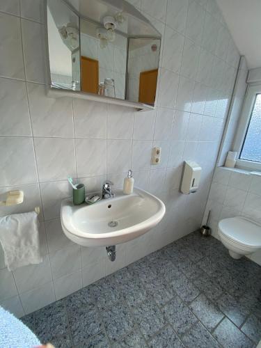 Hostal Messeappartementhaus Bockenem Direkt An Der A7