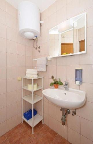 Apartments By The Sea Rogoznica - 12246