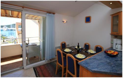 Apartments By The Sea Rogoznica - 1089