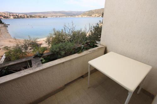 Apartments By The Sea Rogoznica - 7556