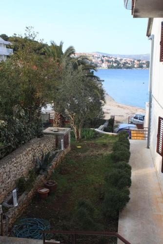 Apartments By The Sea Rogoznica - 7556