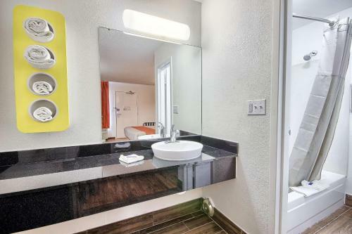 Motel 6 Columbus West