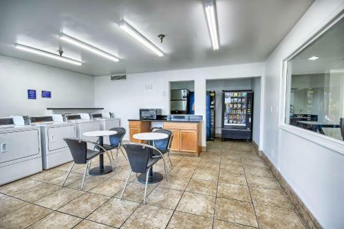 Motel 6 Columbus West