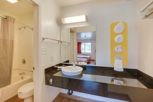 Motel 6 Columbus West