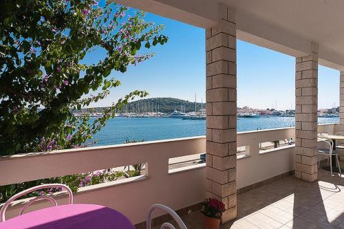Apartments By The Sea Rogoznica - 18746