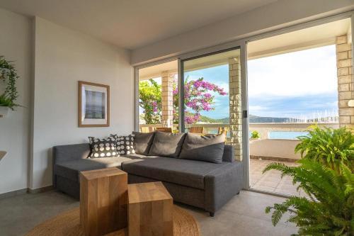 Apartments By The Sea Rogoznica - 18746
