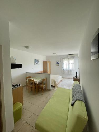 Apartments By The Sea Rogoznica - 19367