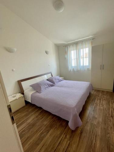 Apartments By The Sea Rogoznica - 19367