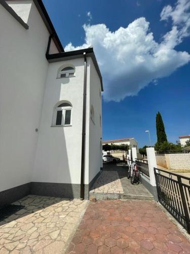 Apartments By The Sea Rogoznica - 19367