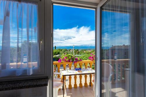 Apartman Luni S Bazenom