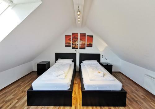 Duplex Apartment - City Centre - Airconditioned - Netflix - 2 Balconies