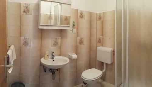 Hostal Guesthouse Familija Tariba
