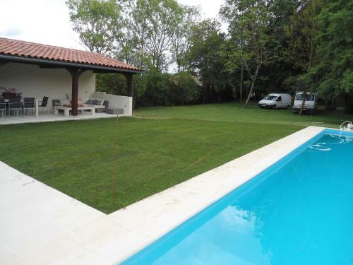 Holiday Home Entre Le Gers Et Les Pyrenees Buzon I