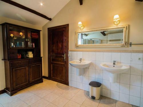 Holiday Home Entre Le Gers Et Les Pyrenees Buzon I