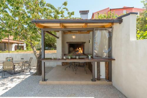 Jovi-relaxing, Fenced, Private, Heated Pool & View