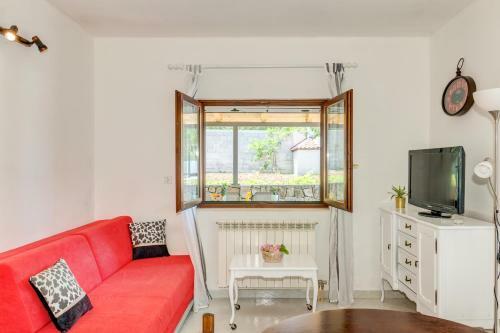 Jovi-relaxing, Fenced, Private, Heated Pool & View