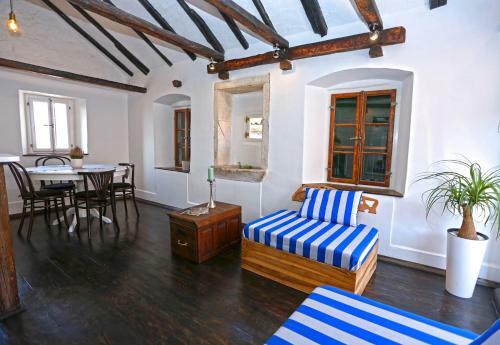 Hostal Swan Adriatic Apartment & Room
