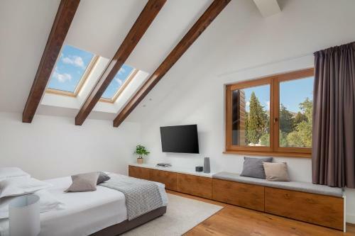 Luxury Villa Silence With Heated Pool