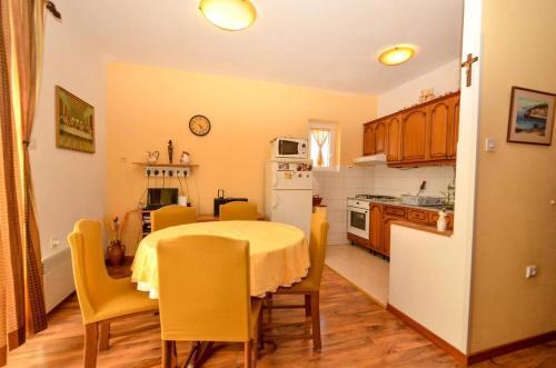 Apartments By The Sea Guduce, Ugljan - 13274