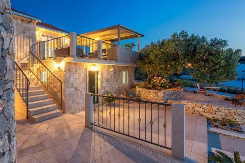 Villa Lukrecija Stonehouse