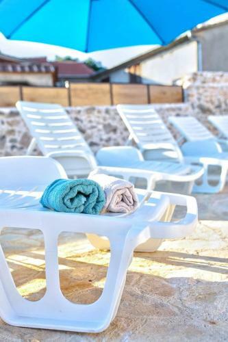 Villa Heritage House Vrime - Stone House With Heated Pool