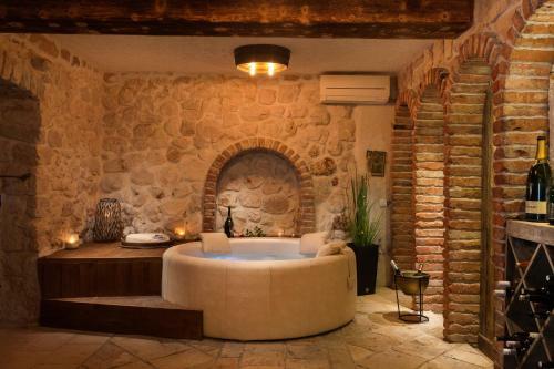 Serendipity - Luxury Stone Villa With Private Jacuzzi And Sauna