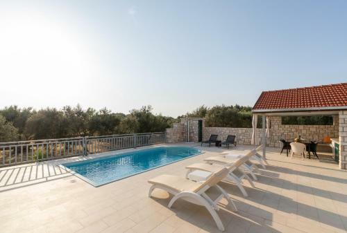 Villa Barbara - Olive Paradise, With Chlorine-free Pool