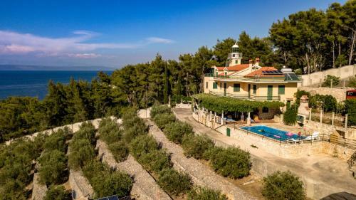 Unique Seaside Villa With Pool