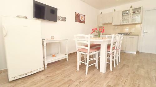 Seafront Apartment Marinka