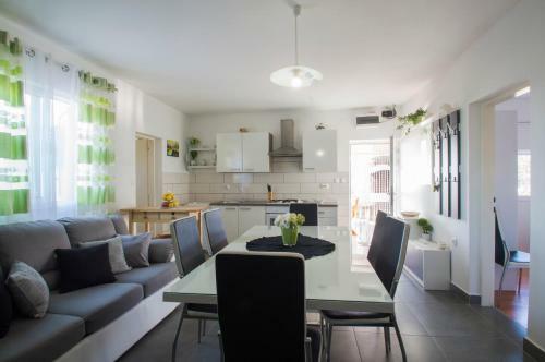Holiday House Roza