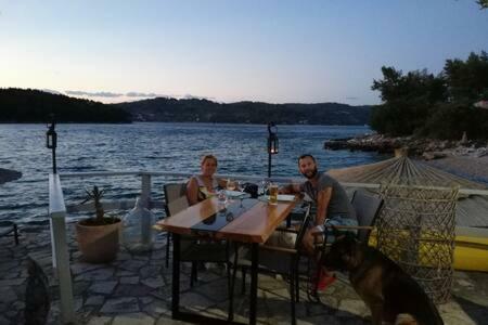 Tina's Holiday House