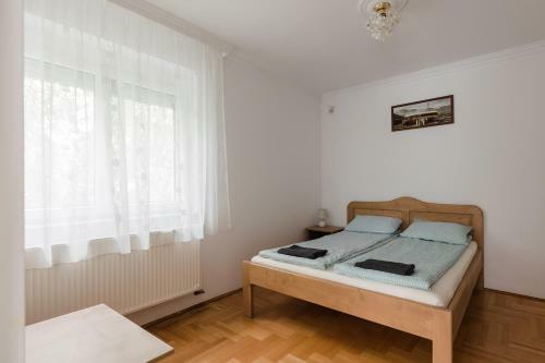 Hostal Airport Jazmin Guesthouse