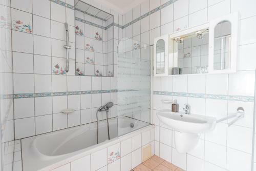 Hostal Airport Jazmin Guesthouse