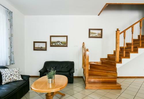 Gy?rfi Apartmanh�z Zam�rdi