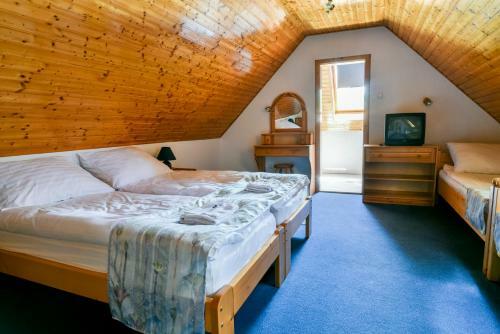 Gy?rfi Apartmanh�z Zam�rdi