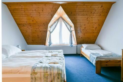 Gy?rfi Apartmanh�z Zam�rdi
