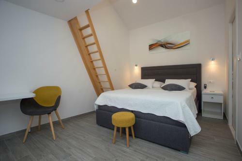 Hostal Central Old Town Rooms